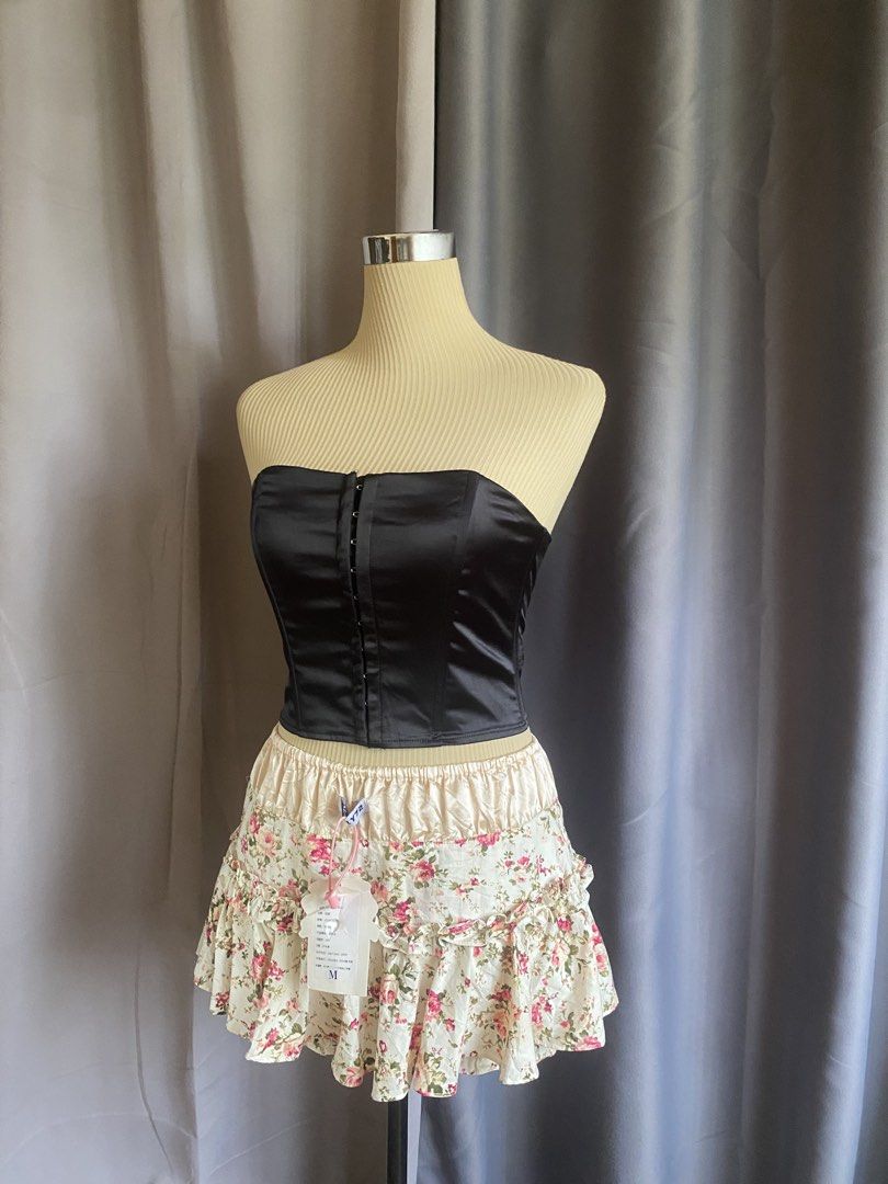 Glassons Strapless Satin Hook and Lace Up Corset Top (Category: Sleeveless) located in Cagayan de Oro. Submitted by curated_closetph (Listing ID 1468192855, Image 2). Description: —Size: XS - S — Color: Black — Smooth satin fabric with a subtle sheen — Strapless tube neckline — Front hook-and-eye closure — Adjustable lace-up ribbon back with metal grommets — Structured boning for waist shaping — Straight cropped hemline for versatile styling — Ca