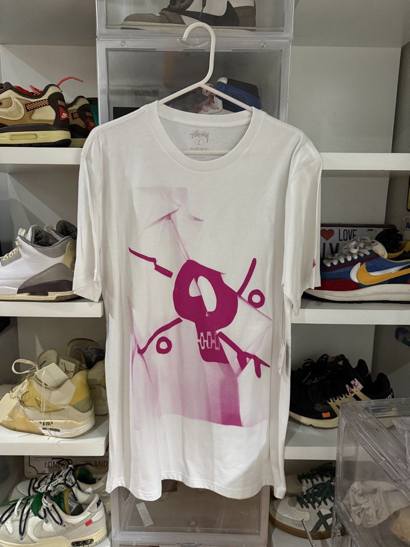 stussy pink skull and cross bones graphic tee (Category: Tshirts & Polo Shirts ) located in Makati City. Submitted by miamartinez1 (Listing ID 1468227821, Image 2). Description: Brand new deadstock vintage stussy pink skull and cross bones graphic tee Large in men’s With tag Bought from a resell store in LA Estimated width: 21in Width 29 in length Afpovai taguig/ Medical plaza makati I can provide a stussy paperbag .