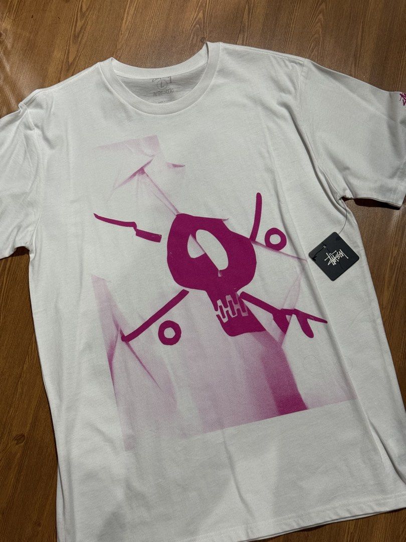 stussy pink skull and cross bones graphic tee (Category: Tshirts & Polo Shirts ) located in Makati City. Submitted by miamartinez1 (Listing ID 1468227821, Image 1). Description: Brand new deadstock vintage stussy pink skull and cross bones graphic tee Large in men’s With tag Bought from a resell store in LA Estimated width: 21in Width 29 in length Afpovai taguig/ Medical plaza makati I can provide a stussy paperbag .