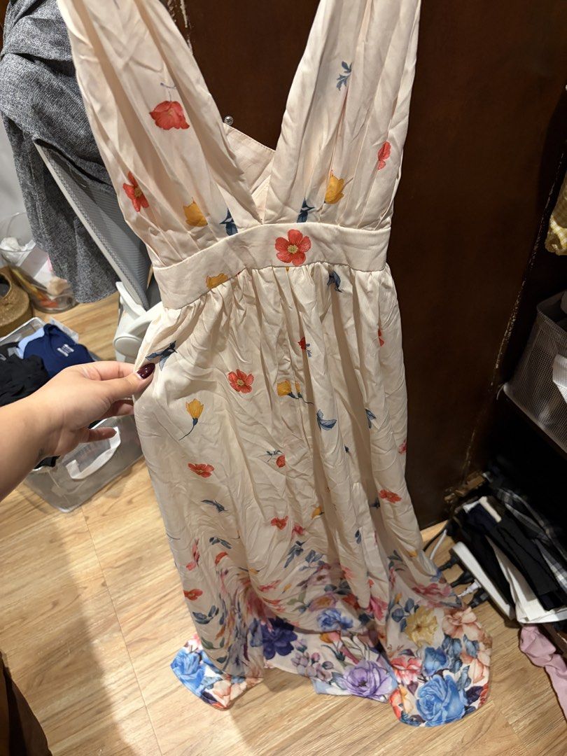 Summer Dress (Category: Dresses) located in Angeles City. Submitted by astravintage (Listing ID 1468149290, Image 2). Description: Super ganda neto promiseeeee long summer dress great for beach no issue size fits small to semi large.
