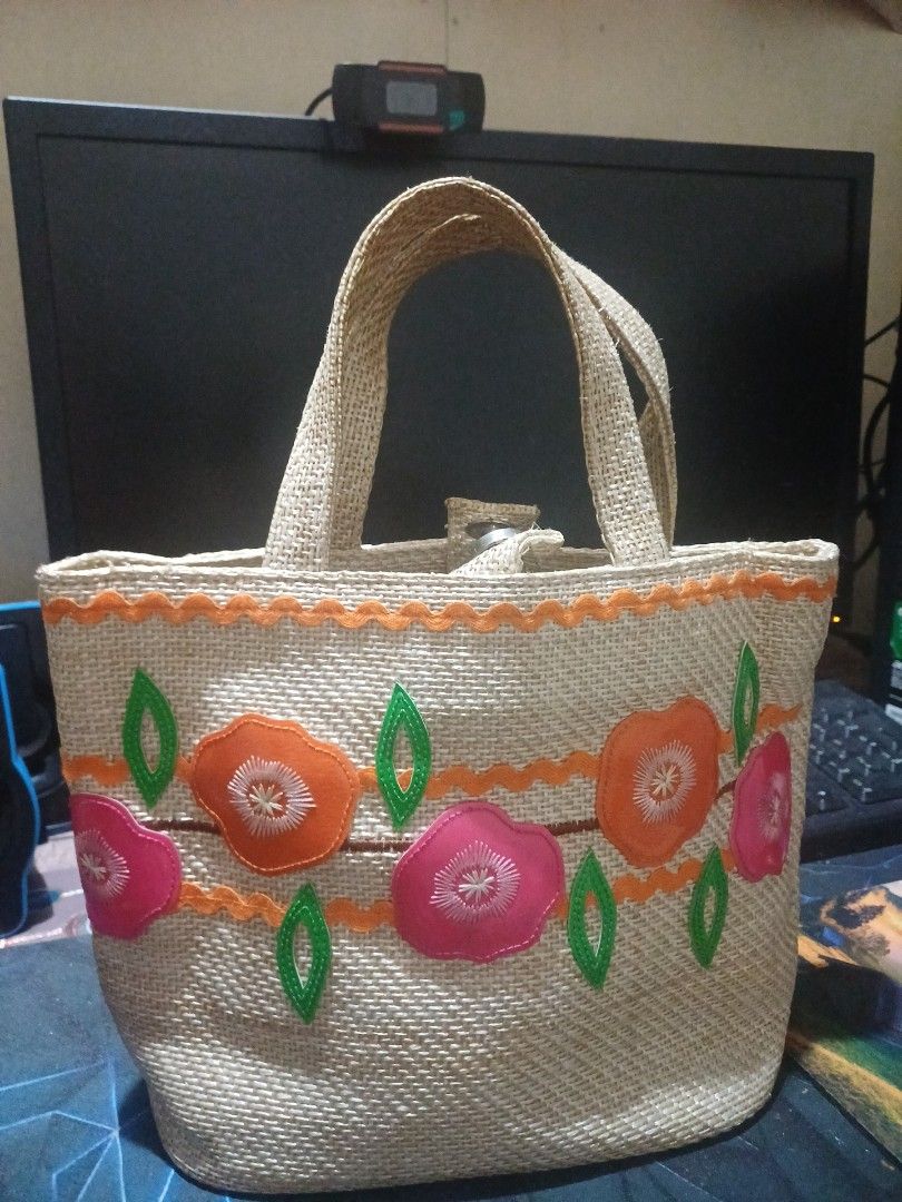Summer tote bag (Category: Luxury Bags & Wallets) located in Manila. Submitted by truedolphin.de0da1 (Listing ID 1468072038, Image 1). Description: .