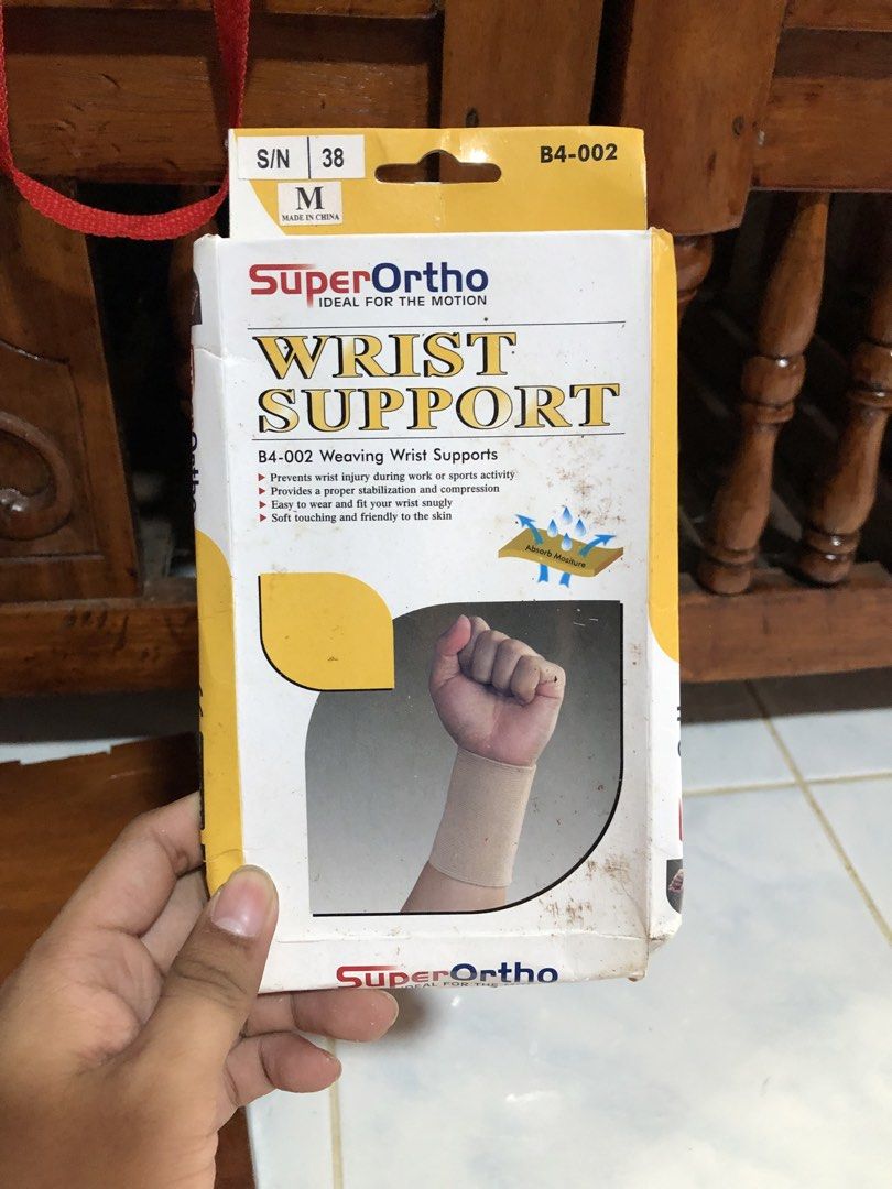 Super Ortho Wrist Support — B4-002 • Size M (Category: Medical Supplies & Tools) located in San Juan, La Union. Submitted by declutteringog7 (Listing ID 1468069337, Image 1). Description: 🦴 Super Ortho Wrist Support — B4-002 • Size M ₱150 Category: Health & Wellness > Medical Supplies Details: • ✅ Authentic Super Ortho — Model B4-002 • Size: M — fits wrist circumference 15–17cm • Breathable elastic knit — 70% Cotton / 30% Rubber • Provides gentl