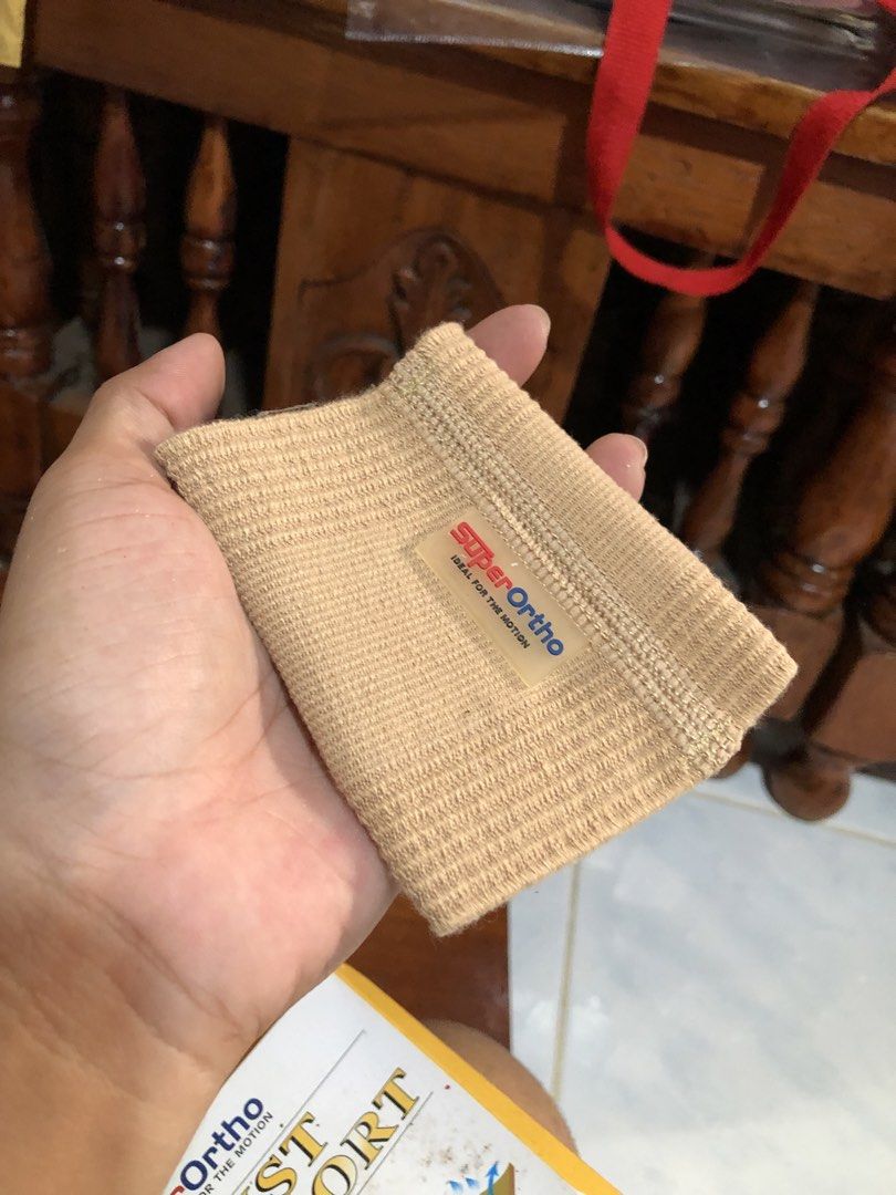 Super Ortho Wrist Support — B4-002 • Size M (Category: Medical Supplies & Tools) located in San Juan, La Union. Submitted by declutteringog7 (Listing ID 1468069337, Image 3). Description: 🦴 Super Ortho Wrist Support — B4-002 • Size M ₱150 Category: Health & Wellness > Medical Supplies Details: • ✅ Authentic Super Ortho — Model B4-002 • Size: M — fits wrist circumference 15–17cm • Breathable elastic knit — 70% Cotton / 30% Rubber • Provides gentl