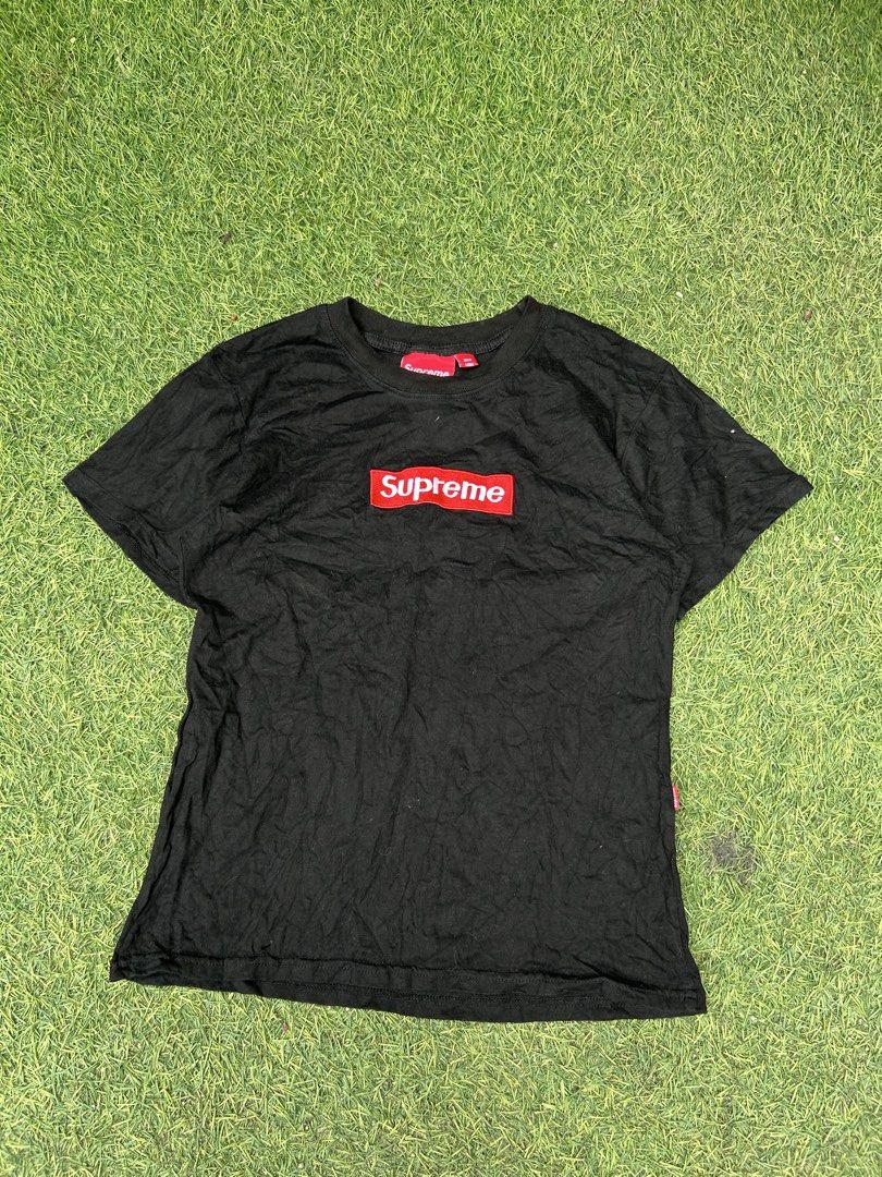 Supreme box logo embroidered (Category: Activewear) located in Santa Rosa. Submitted by unexpected.finds4026 (Listing ID 1468196528, Image 1). Description: Medium On tag best fit to S - M complete tags 9.5/10 color rate need wash .