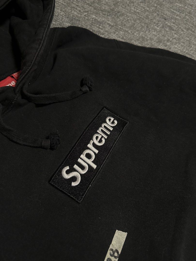 Supreme Box Logo Hooded Sweatshirt. (Category: Hoodies) located in Manila. Submitted by thriftedbykab (Listing ID 1468264612, Image 3). Description: -Brand: Supreme -Complete tags -Size: (L) -Width: 23 | Length: 28 -Condition: As new -Color Rate: 9.8/10 -Issue: none.