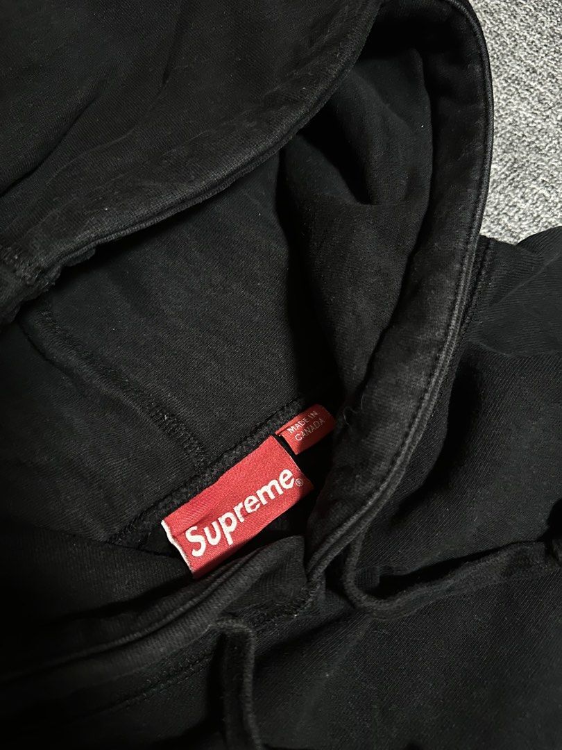 Supreme Box Logo Hooded Sweatshirt. (Category: Hoodies) located in Manila. Submitted by thriftedbykab (Listing ID 1468264612, Image 2). Description: -Brand: Supreme -Complete tags -Size: (L) -Width: 23 | Length: 28 -Condition: As new -Color Rate: 9.8/10 -Issue: none.