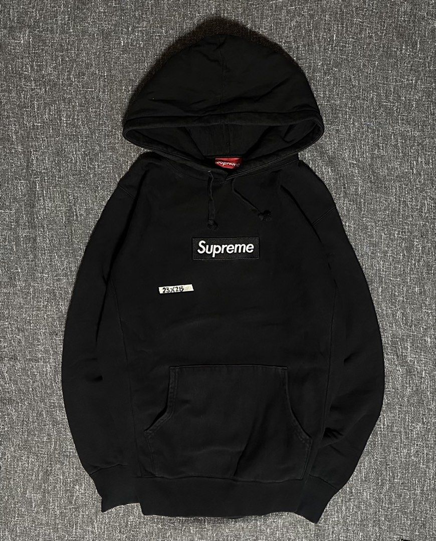 Supreme Box Logo Hooded Sweatshirt. (Category: Hoodies) located in Manila. Submitted by thriftedbykab (Listing ID 1468264612, Image 1). Description: -Brand: Supreme -Complete tags -Size: (L) -Width: 23 | Length: 28 -Condition: As new -Color Rate: 9.8/10 -Issue: none.