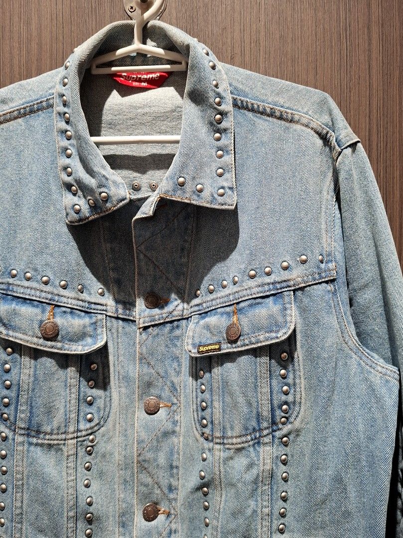 Supreme SS17 Studded Denim Trucker Jacket (Authentic) (Category: Coats, Jackets and Outerwear) located in Pasig City. Submitted by coveted.mnl (Listing ID 1468144577, Image 1). Description: Guaranteed Authentic📌 Best fit to: Large - Xl Width : 22 Length : 27 (MEASURED BY INCHES) 9.5/10 overall condition No issues or flaws in fabric Retailed for $410 (P25,420) • P7900 Slightly negotiable • Pasig City meet up • Open for COD Via Lalamove or Grab • 