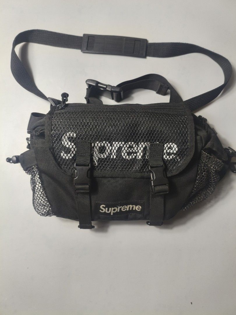 Supreme Waist Bag SS20 (Category: Belt bags, Clutches and Pouches) located in Butuan. Submitted by prince0922 (Listing ID 1468108683, Image 3). Description: SUPREME WAIST BAG AUTHENTIC COMPLETE WITH SLING LAST PIC FOR ISSUE VERY MINIMAL PRESENTABLE PANAMAN📥.