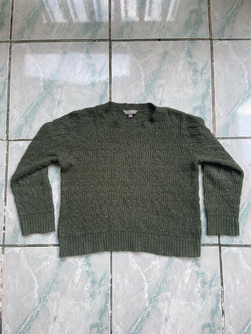 Suzanne Grae Green Knit Sweater (Category: Longsleeves) located in Lipa City. Submitted by krc102938 (Listing ID 1468092658, Image 1). Description: - Brand: Suzanne Grae - Size: Medium W: 22.5 inches L: 23 inches - Color: Green - Pattern: Textured cable pattern on front and sleeves - Details: Ribbed crew neckline, cuffs, and hem - Condition: Great for cooler weather layering.