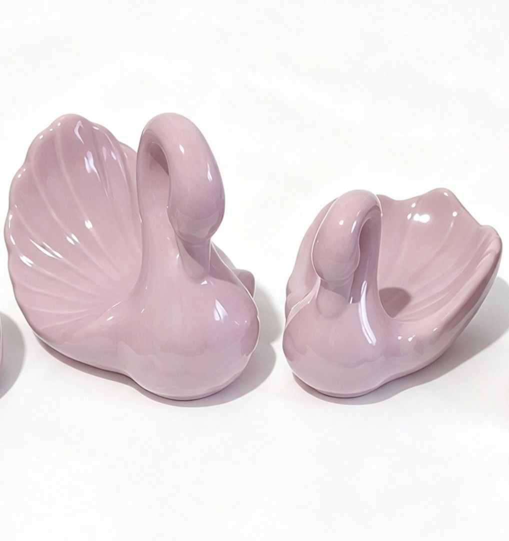 Swan Bathroom Set (Category: Bathroom & Kitchen Fixtures) located in Bulacan. Submitted by gjeen (Listing ID 1468096220, Image 2). Description: *the color may change due to lighting.