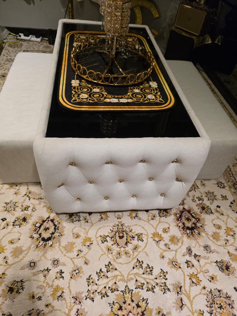Table (Category: Sofas) located in Singapore. Submitted by kastriakencana (Listing ID 1468073568, Image 3). Description: Pet Proof Material.Easy to mantain..
