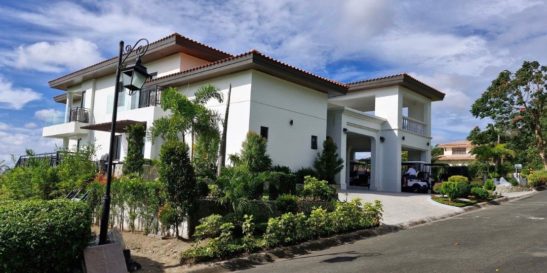 TAGAYTAY HOUSE. & LOT (Category: House & Lot) located in Manila. Submitted by zealdragon.930c01 (Listing ID 1468105061, Image 1). Description: clean title, negotiable, fully furnished. TAGAYTAY HIGHLAND.