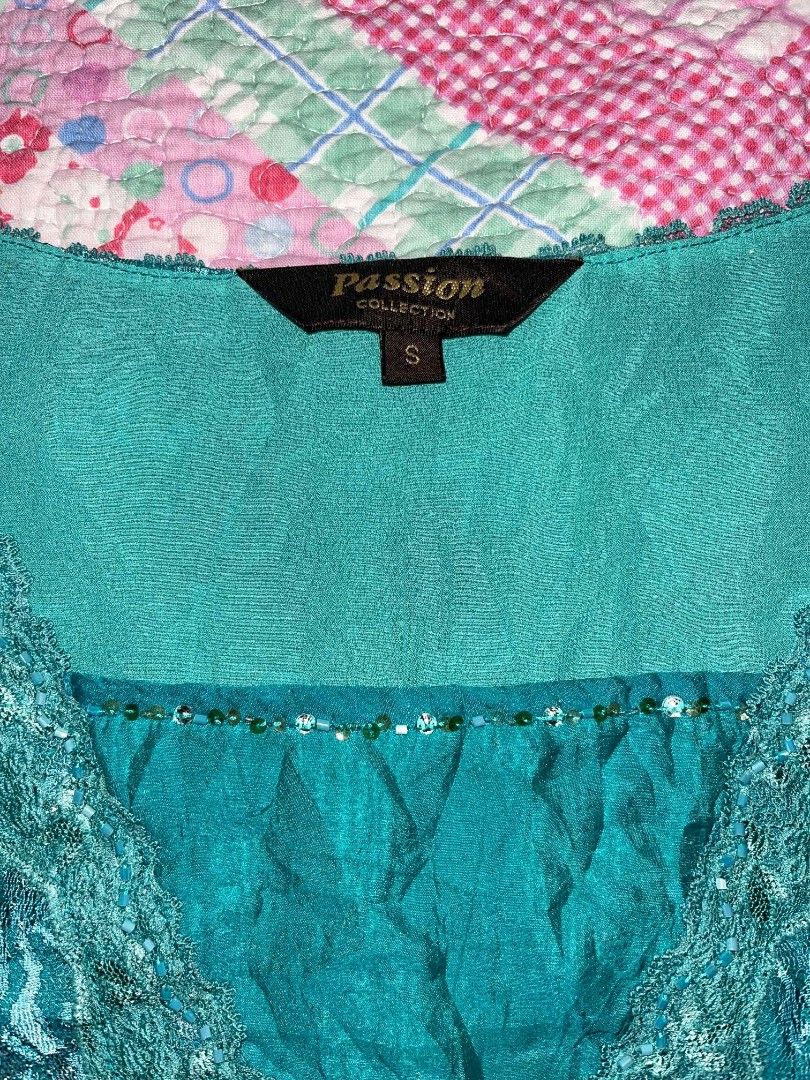 Teal Beaded Top 🫧 (Category: Blouses) located in Alburquerque. Submitted by kkuma77 (Listing ID 1468167118, Image 3). Description: ♡ 𝙿𝙷 𝚋𝚊𝚜𝚎𝚍 ♡ + 𝚜𝚑𝚒𝚙𝚙𝚒𝚗𝚐 𝚏𝚎𝚎 📦 ; 𝙹𝚗𝚝 𝚘𝚗𝚕𝚢 ⋆.˚ | 🫧 𝙿𝚊𝚢𝚖𝚎𝚗𝚝 𝚏𝚒𝚛𝚜𝚝 ✿︎.