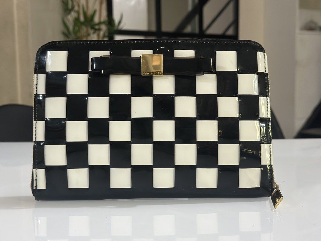 Ted Baker Slim Clutch Pouch (Category: Announcements) located in Panabo. Submitted by joyfulfindss (Listing ID 1468165095, Image 1). Description: Excellent Condition.