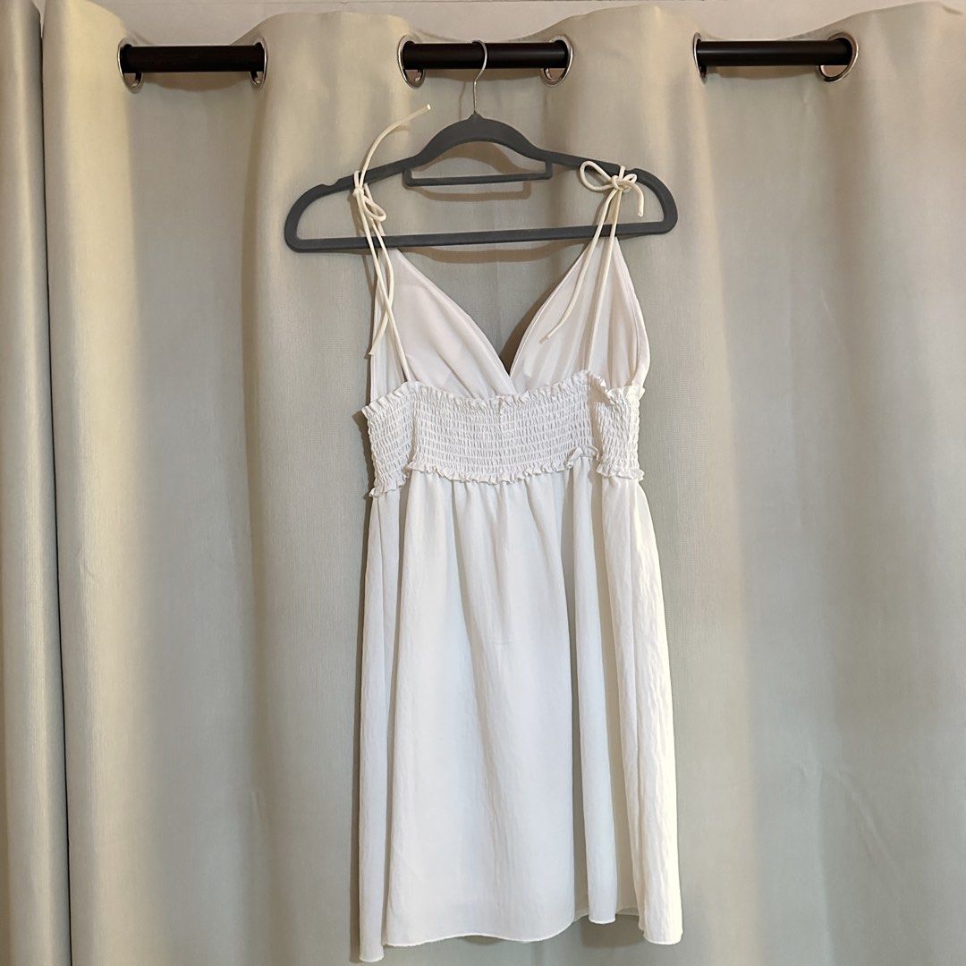 Terranova White Smocked Dress (Category: Dresses) located in Cebu City. Submitted by reyee (Listing ID 1468240826, Image 2). Description: Size: XS-S Original Price: P1,000 Selling for: P500 🩷 Location: Cebu City .