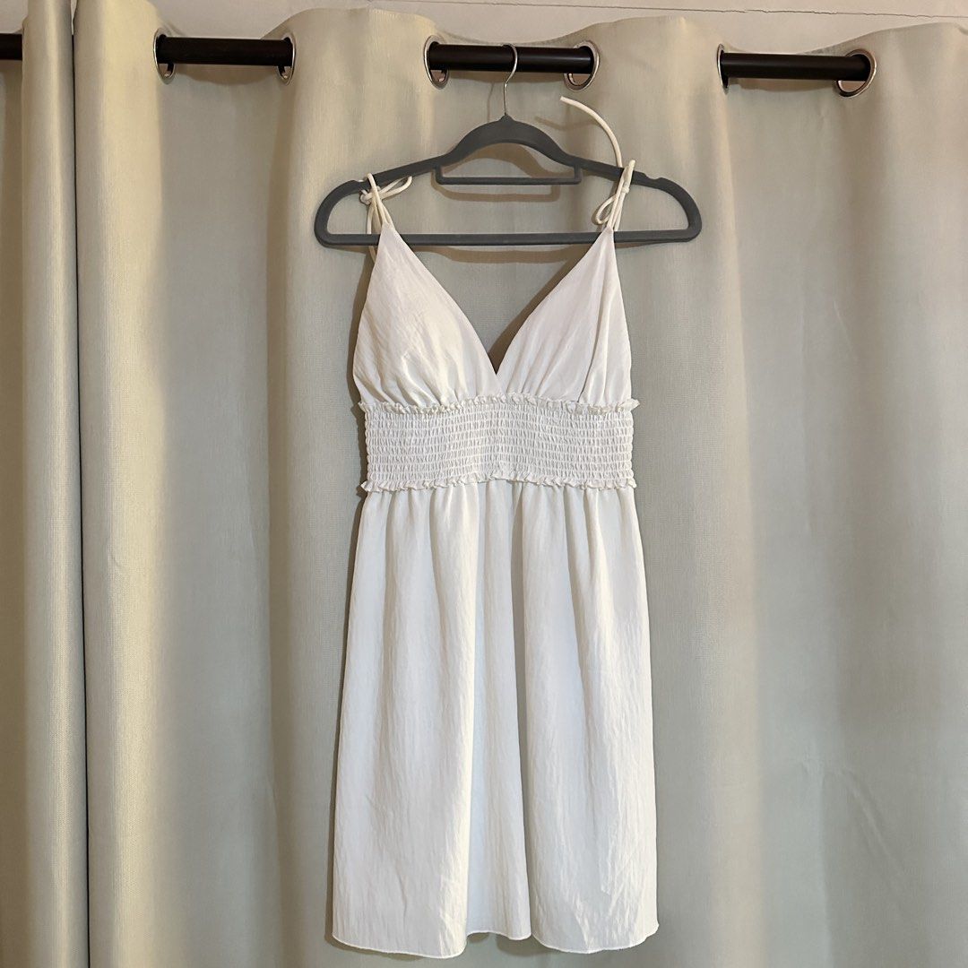 Terranova White Smocked Dress (Category: Dresses) located in Cebu City. Submitted by reyee (Listing ID 1468240826, Image 1). Description: Size: XS-S Original Price: P1,000 Selling for: P500 🩷 Location: Cebu City .