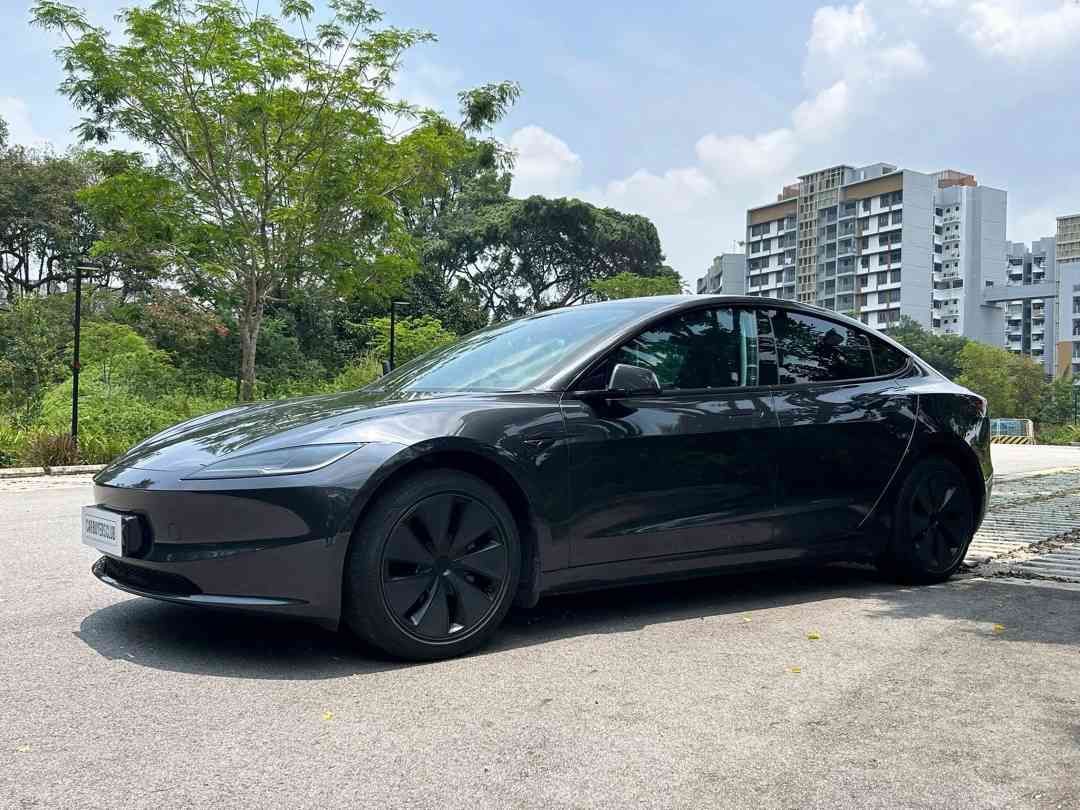 Tesla Model 3 Electric RWD 60 kWh (A) (Category: Used Cars) located in Singapore. Submitted by carbuyersclub (Listing ID 1463803885, Image 2). Description: Showroom: Car Buyers Automotive Pte Ltd 1 Kampong Ampat #07-09/10 Singapore 368314 Carbuyers club sg #1 Tesla reseller, 500+ Google reviews, SGCM Premium Dealer 2026! Massive cash rebate of $8,280 at the end of COE. Road tax valid until Aug 2027, with plenty of time left to enjoy. Comes with 4