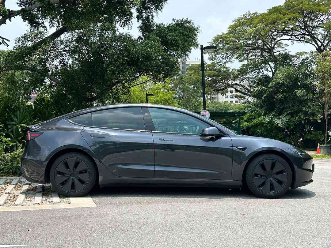 Tesla Model 3 Electric RWD 60 kWh (A) (Category: Used Cars) located in Singapore. Submitted by carbuyersclub (Listing ID 1463803885, Image 3). Description: Showroom: Car Buyers Automotive Pte Ltd 1 Kampong Ampat #07-09/10 Singapore 368314 Carbuyers club sg #1 Tesla reseller, 500+ Google reviews, SGCM Premium Dealer 2026! Massive cash rebate of $8,280 at the end of COE. Road tax valid until Aug 2027, with plenty of time left to enjoy. Comes with 4
