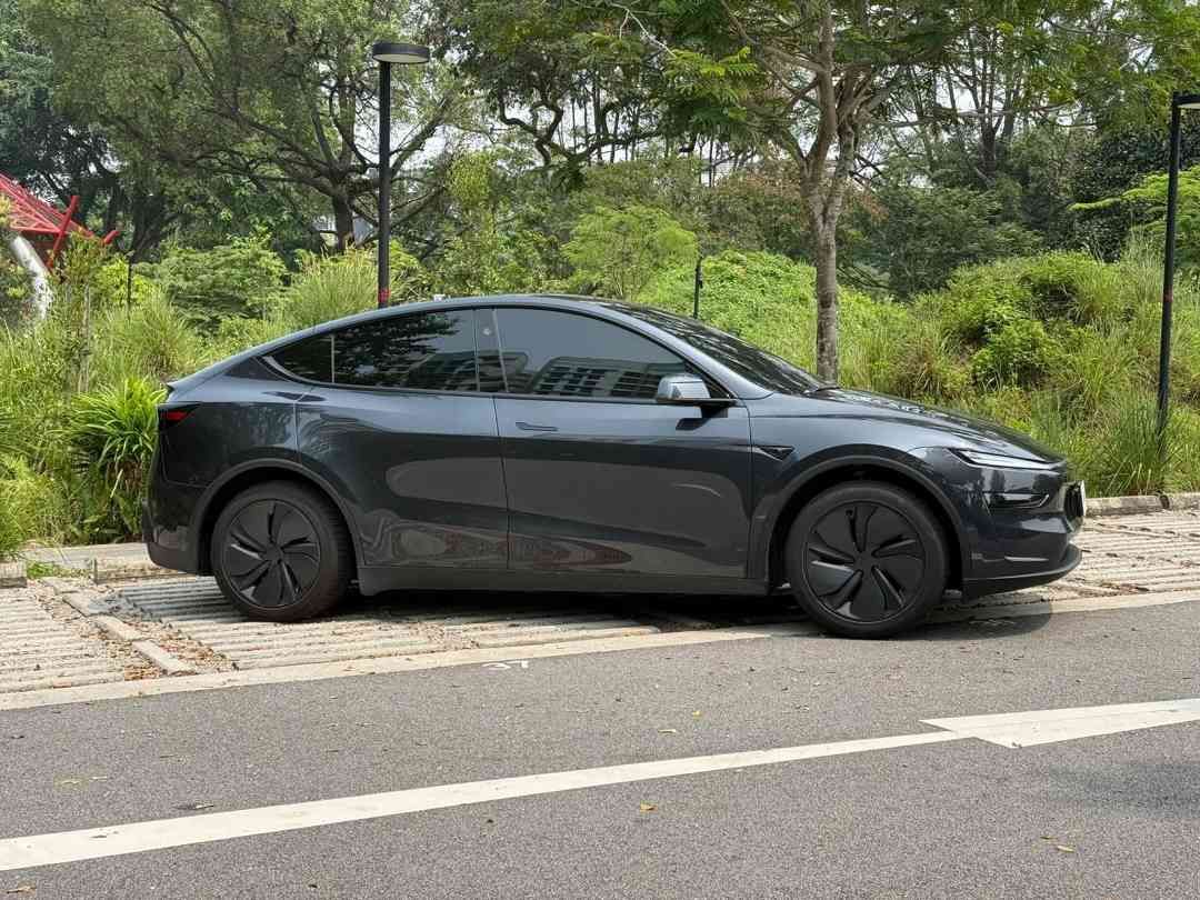Tesla Model Y Electric RWD (A) (Category: Used Cars) located in Singapore. Submitted by carbuyersclub (Listing ID 1465605252, Image 3). Description: Showroom: Car Buyers Automotive Pte Ltd 1 Kampong Ampat #07-09/10 Singapore 368314 CarBuyers Club - SG #1 Tesla reseller, 550+ Google reviews, SGCM Premium Dealer 2026! End of COE Rebate $12,422! Ready stock! CAT A, 1 owner Y. 4-yr/8-yr Tesla warranty. Stealth grey Body/Black interior!, 2-mode regene