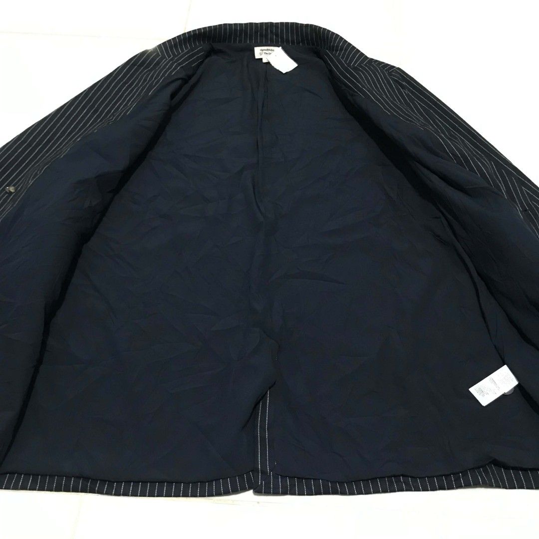 THE DROP COAT BLAZER SUIT FORMAL 2XL (Category: Coats, Jackets and Outerwear) located in Cavite. Submitted by justthrift06 (Listing ID 1468178627, Image 2). Description: DIMENSION 26X33 GOOD CONDITION SHIPPING NATIONWIDE.