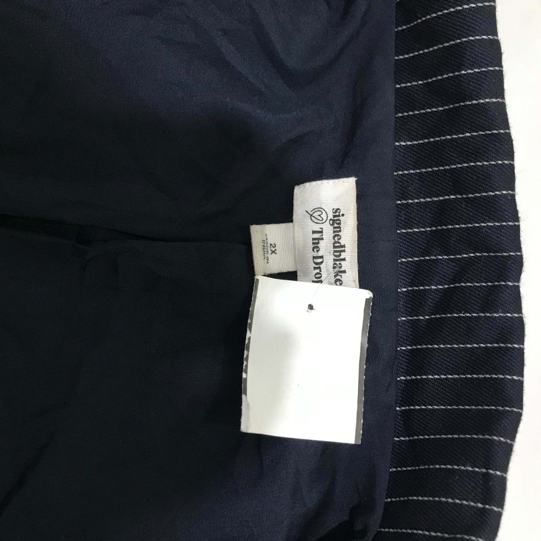 THE DROP COAT BLAZER SUIT FORMAL 2XL (Category: Coats, Jackets and Outerwear) located in Cavite. Submitted by justthrift06 (Listing ID 1468178627, Image 3). Description: DIMENSION 26X33 GOOD CONDITION SHIPPING NATIONWIDE.
