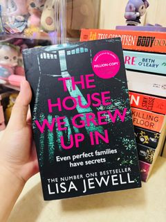 (Category: ) located in . Submitted by bookish.sophia (Listing ID 1468185703, Image 1). Description: .