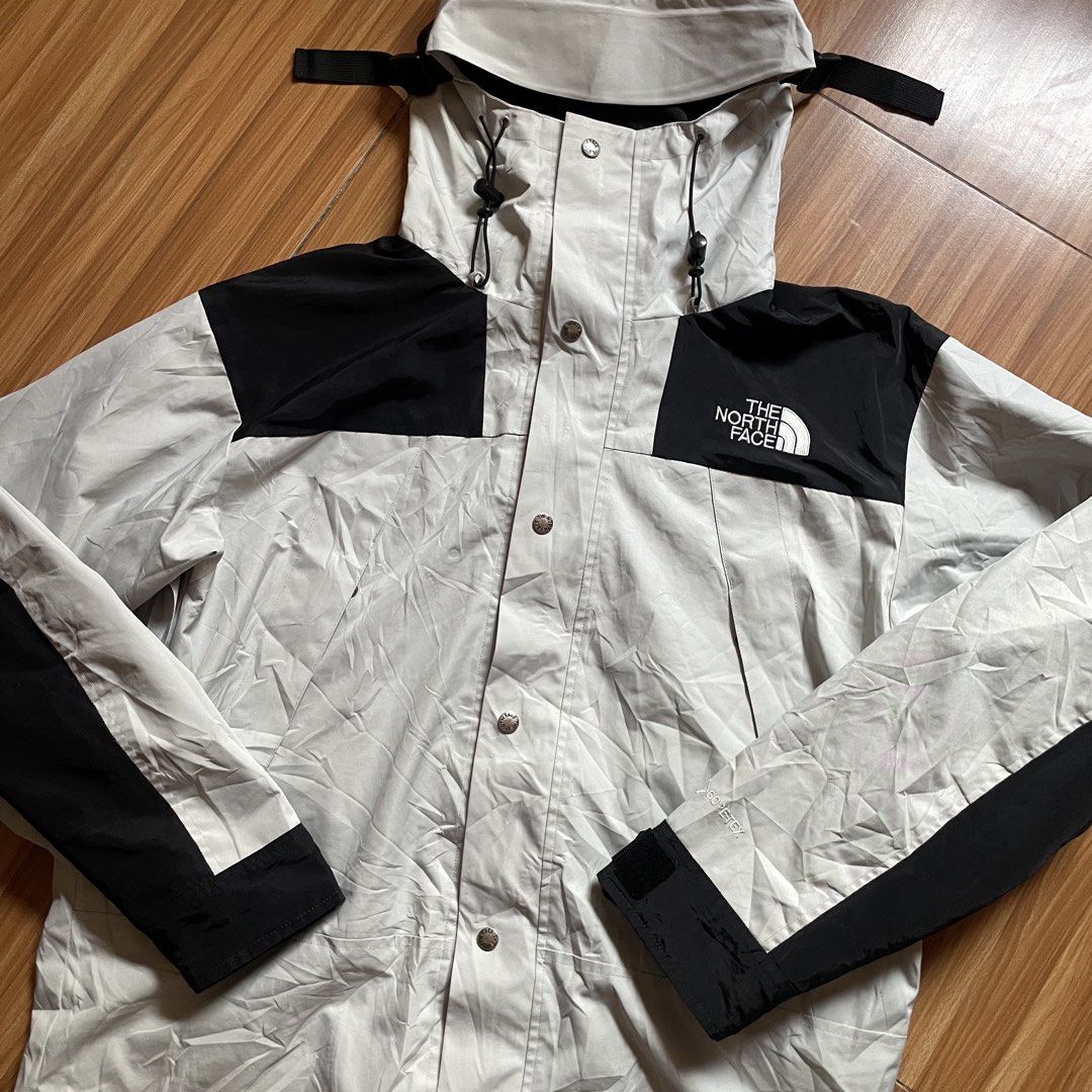 The North Face GORE-TEX Mountain Jacket (Category: Coats, Jackets and Outerwear) located in General Mariano Alvarez. Submitted by 4117_thriftnthrive (Listing ID 1468234187, Image 2). Description: In good condition Stain, need wash Size: XXL on tag fits L to XL Measurements Width: 23” Length: 28”.