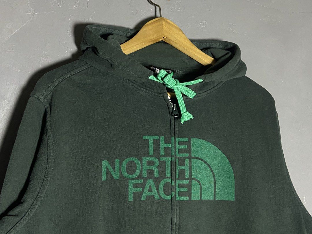 The North Face Hoodie (Category: Activewear) located in Cabuyao City. Submitted by chukz_x (Listing ID 1468255911, Image 2). Description: The North Face Hoodie Size : Medium Dimes : 23W 27L Condition : Excellent Issue : none Price : 500 📍READY TO WEAR 📍Cabuyao Laguna.