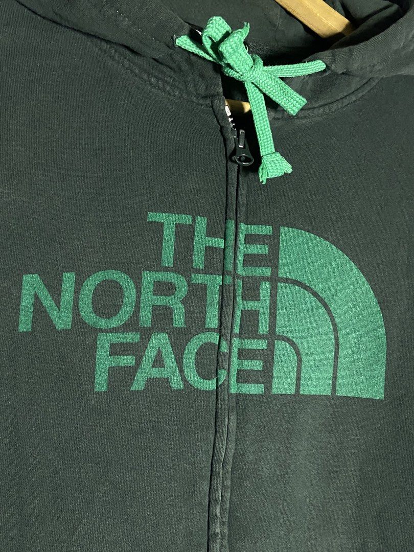 The North Face Hoodie (Category: Activewear) located in Cabuyao City. Submitted by chukz_x (Listing ID 1468255911, Image 3). Description: The North Face Hoodie Size : Medium Dimes : 23W 27L Condition : Excellent Issue : none Price : 500 📍READY TO WEAR 📍Cabuyao Laguna.