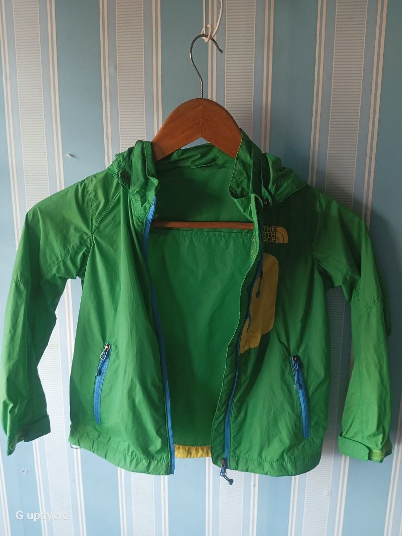 THE NORTH FACE KIDS JACKET. (Category: Hiking & Camping) located in Cebu City. Submitted by glennbryceland031185 (Listing ID 1468083631, Image 2). Description: The North Face children's nylon windbreaker jacket with a yellow chest pocket, blue zippers, and an embroidered logo on the upper right chest..