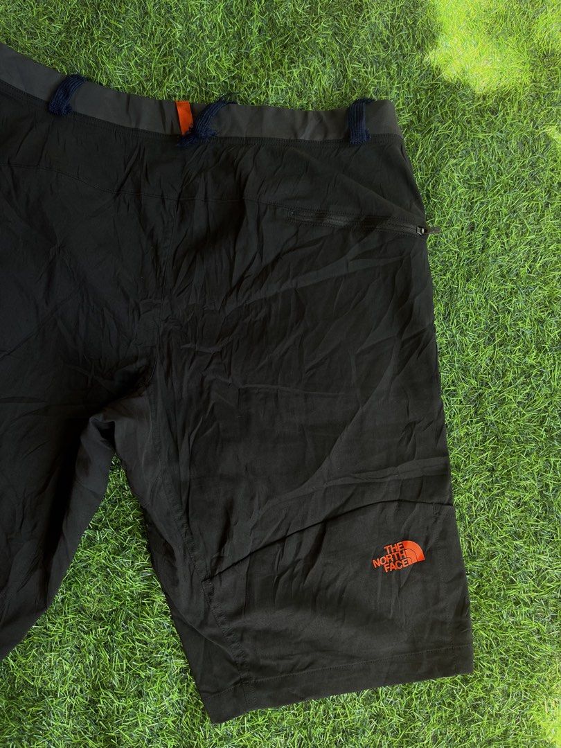 THE NORTH FACE NYLON SHORT (Category: Shorts) located in Carcar. Submitted by thrift_kidd (Listing ID 1468105656, Image 3). Description: The North Face Men’s Black FlashDry Hiking / Outdoor Shorts Style: Hiking / Trail / Outdoor Shorts Fabric: FlashDry-XD™ — quick-dry, stretch, water-repellent￼￼￼ Waist: 34 Length: 21 Excellent to as new condition No issue naman , nilagyan lang ng pasokan sa belt DM ME TO PURCHASE 📩.