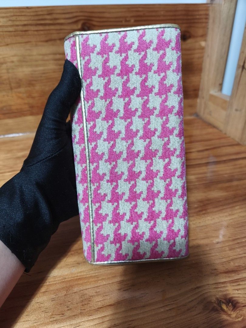 Thinkbee wallet (Category: Wallets & Card holders) located in Baguio. Submitted by queenlyne_vintage_rare_finds (Listing ID 1468104395, Image 3). Description: .