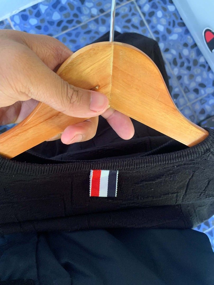 THOME BROWNE (Category: Formal Shirts) located in Kapalong. Submitted by prfy_gmrno (Listing ID 1468134334, Image 3). Description: EXCELLENT CONDITION COLOR RATE 10/10 (COLOR MAY VARY DUE TO LIGHTING) SIZE L DIMES W-20 L-28.