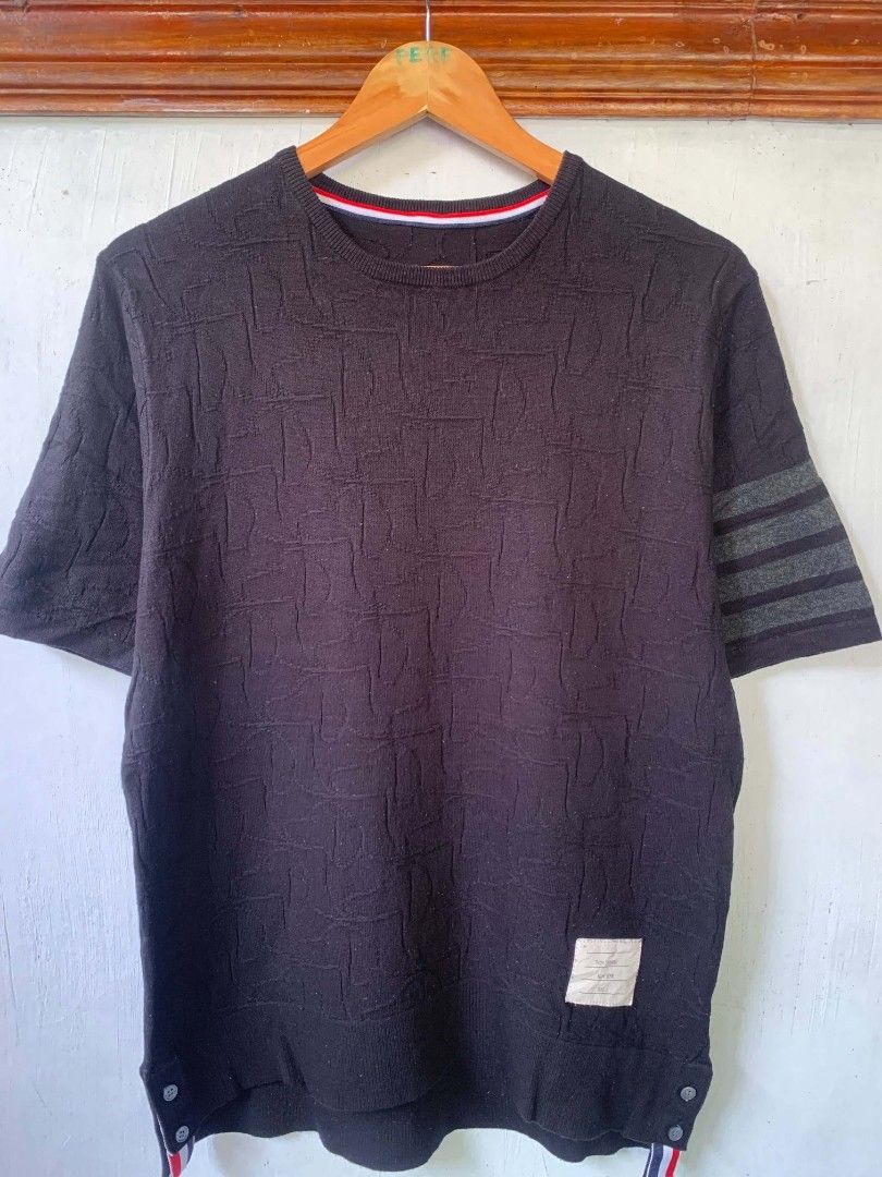 THOME BROWNE (Category: Formal Shirts) located in Kapalong. Submitted by prfy_gmrno (Listing ID 1468134334, Image 1). Description: EXCELLENT CONDITION COLOR RATE 10/10 (COLOR MAY VARY DUE TO LIGHTING) SIZE L DIMES W-20 L-28.
