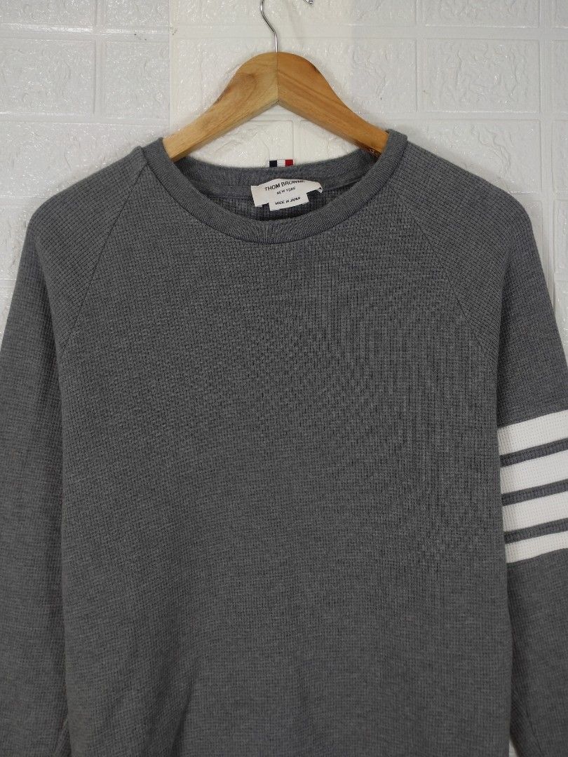 THOME BROWNE CREWNECK (Category: Coats, Jackets and Outerwear) located in Baguio. Submitted by dansteals (Listing ID 1468062366, Image 2). Description: 24 x 21 MEDIUM SIZE 2 on Tag.