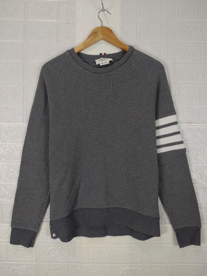 THOME BROWNE CREWNECK (Category: Coats, Jackets and Outerwear) located in Baguio. Submitted by dansteals (Listing ID 1468062366, Image 1). Description: 24 x 21 MEDIUM SIZE 2 on Tag.