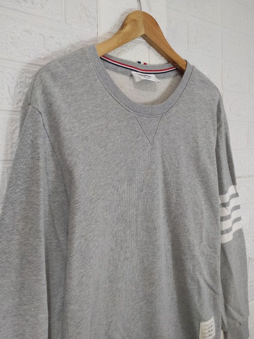 THOME BROWNE CREWNECK (Category: Coats, Jackets and Outerwear) located in Baguio. Submitted by dansteals (Listing ID 1468062464, Image 3). Description: 27 X 23 LARGE.