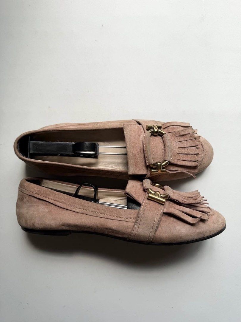 TODS Loafers (Category: Loafers) located in Cagayan de Oro. Submitted by thrift_crate.ph (Listing ID 1468224754, Image 2). Description: ᴛᴏᴅs ᴘɪɴᴋ ᴋɪʟᴛɪᴇ ʟᴏᴀғᴇʀs 𝟾.𝟻ᴜs ᴡᴍɴs / 𝟸𝟻.𝟻ᴄᴍ / 𝟺𝟶ᴇᴜ 𝐒𝐢𝐳𝐞: 8.5US / 25.5cm 𝐂𝐨𝐧𝐝𝐢𝐭𝐢𝐨𝐧 𝐫𝐚𝐭𝐞: 10/10 𝐂𝐨𝐥𝐨𝐫 𝐫𝐚𝐭𝐞: 10/10 Issue/s: NO ISSUES.