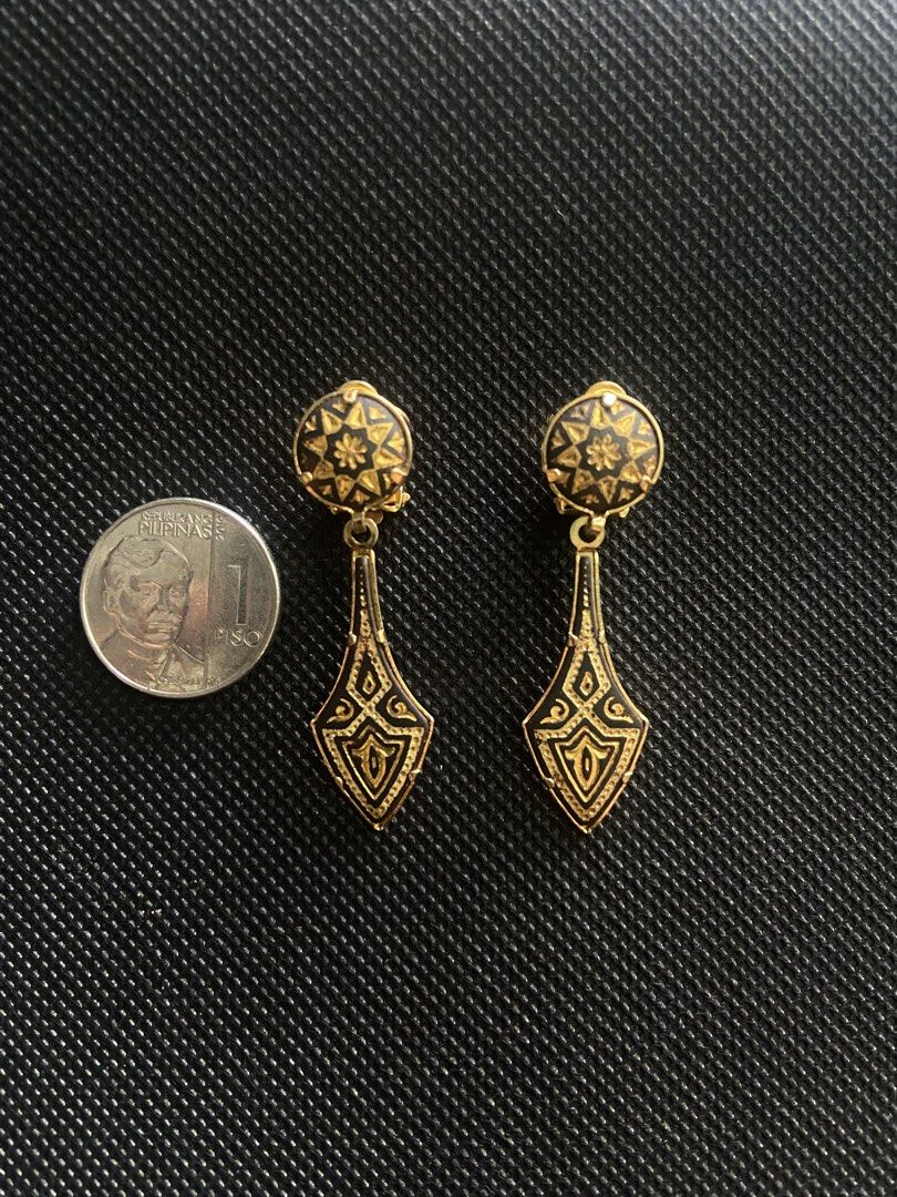 Toledo Damascene dangle clip-on earrings (Category: Earrings) located in Binan City. Submitted by retroz_collections (Listing ID 1468113178, Image 1). Description: .