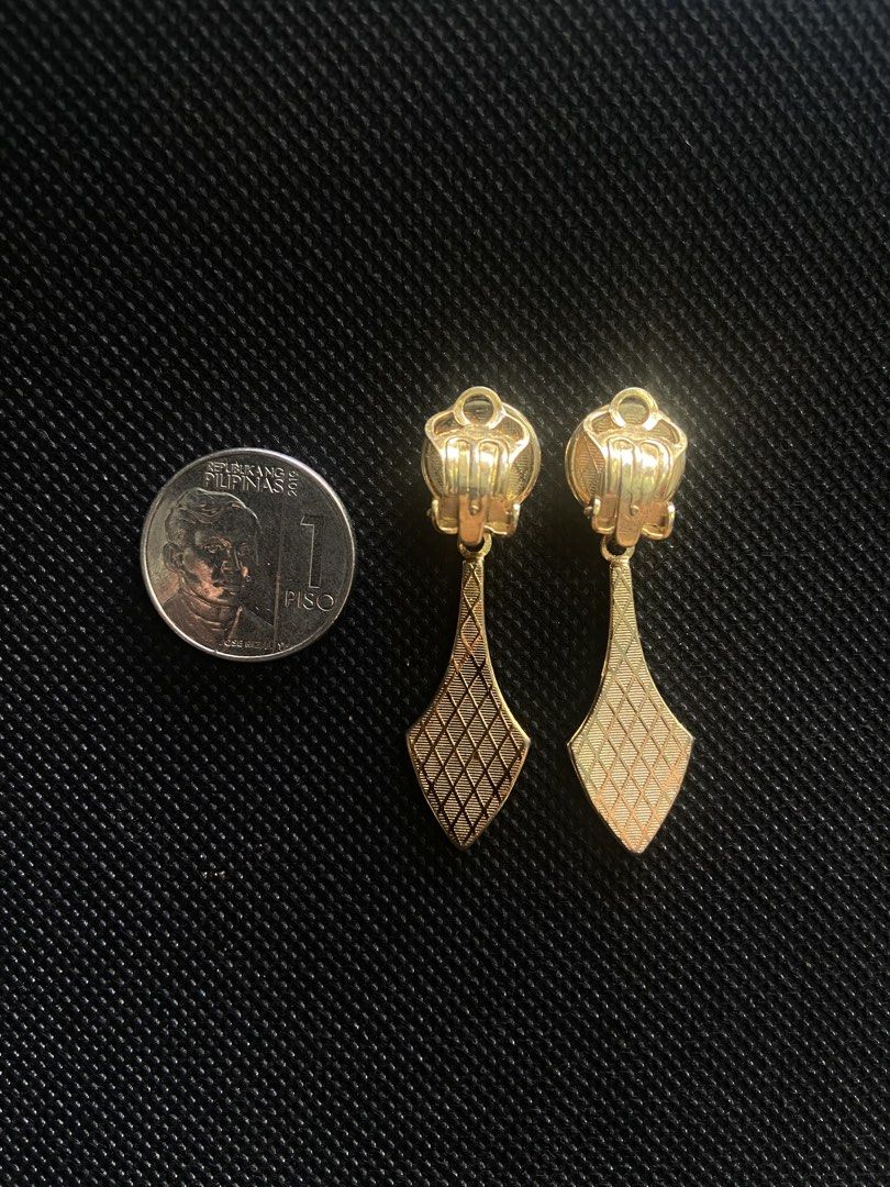 Toledo Damascene dangle clip-on earrings (Category: Earrings) located in Binan City. Submitted by retroz_collections (Listing ID 1468113178, Image 2). Description: .