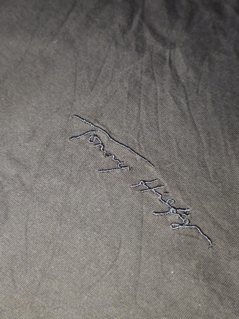 Tommy hilfiger (Category: Shirts) located in Calauag. Submitted by cou1_h (Listing ID 1468120849, Image 2). Description: 21x28 No issue excellent condition Almost new.