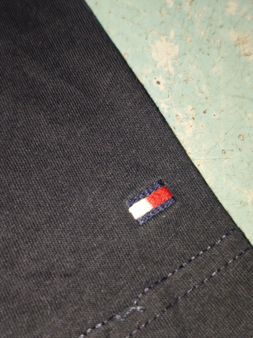 Tommy hilfiger (Category: Shirts) located in Calauag. Submitted by cou1_h (Listing ID 1468120849, Image 3). Description: 21x28 No issue excellent condition Almost new.