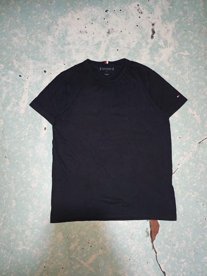 Tommy hilfiger (Category: Shirts) located in Calauag. Submitted by cou1_h (Listing ID 1468120849, Image 1). Description: 21x28 No issue excellent condition Almost new.