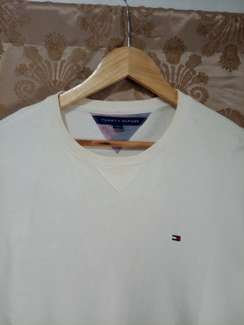 Tommy Hilfiger Comfy Sweater✨ (Category: Coats, Jackets and Outerwear) located in Tagbilaran City. Submitted by lofrancosthriftfnds (Listing ID 1468104587, Image 2). Description: Tommy Hilfiger Comfy Sweater✨ Size: XL Width: 23.5 Length: 27 Fair Condition Color rate: 9/10 Complete tags Sign of usage Minor flaws/need wash.