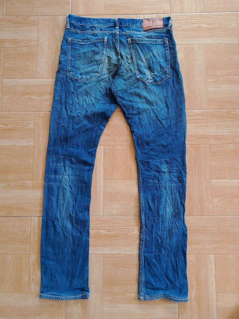 Tommy Hilfiger denim jeans (Category: Activewear) located in Cateel. Submitted by melvin_122 (Listing ID 1468282599, Image 2). Description: .