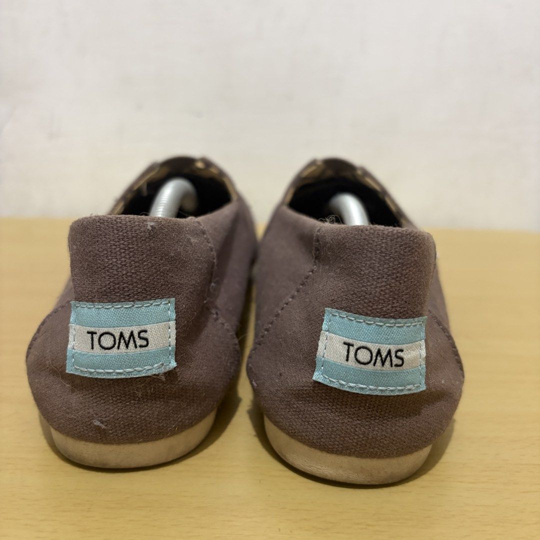 TOMS Classic Womens 8 (Category: Flats & Sandals) located in Manila. Submitted by heyadia (Listing ID 1468207841, Image 3). Description: - Brand: TOMS - Style: Slip-on canvas shoes - Color: Brown - Size: US 8 / UK 6 / EU 38.5 / CM 25 - Material: Textile upper with zig-zag patterned inner lining - Details: Signature TOMS blue and white heel tag - Condition: Outsoles show normal wear, overall comfortable and ready for everyday use.