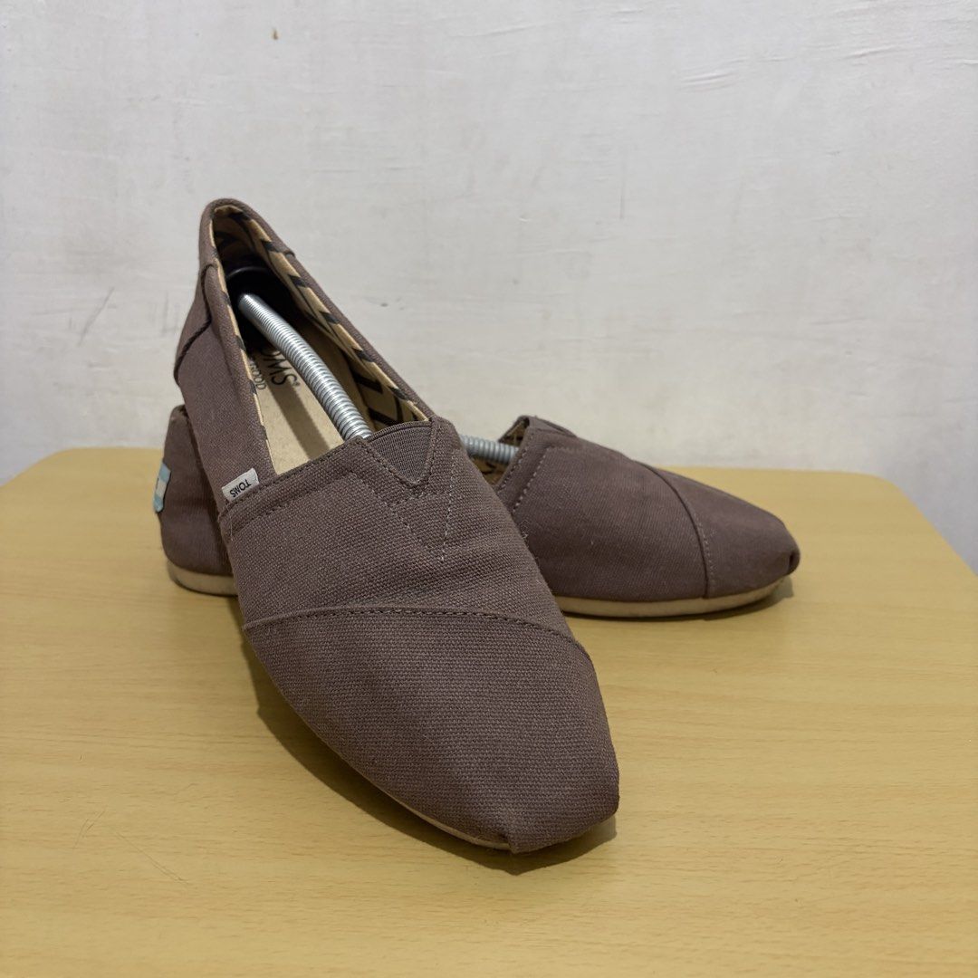 TOMS Classic Womens 8 (Category: Flats & Sandals) located in Manila. Submitted by heyadia (Listing ID 1468207841, Image 2). Description: - Brand: TOMS - Style: Slip-on canvas shoes - Color: Brown - Size: US 8 / UK 6 / EU 38.5 / CM 25 - Material: Textile upper with zig-zag patterned inner lining - Details: Signature TOMS blue and white heel tag - Condition: Outsoles show normal wear, overall comfortable and ready for everyday use.
