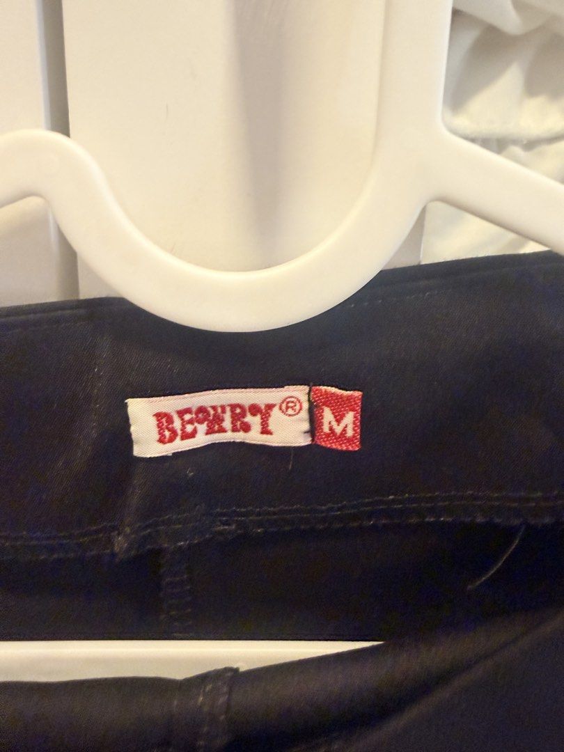 Ton bewry Skort (Category: Other Bottoms) located in Quezon City. Submitted by destashingmycloset (Listing ID 1468105194, Image 2). Description: .