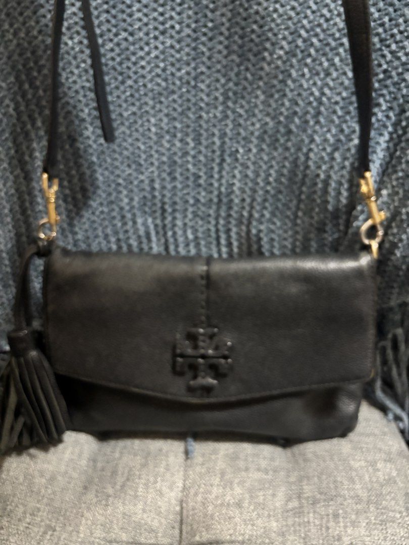 Tory Burch McGraw crossbody bag (Category: Cross-body Bags) located in Davao. Submitted by hangingclosetdavao (Listing ID 1468206221, Image 1). Description: Tory Burch McGraw crossbody bag Leather Faded hardware as seen on pics Detachable/adjustable sling.